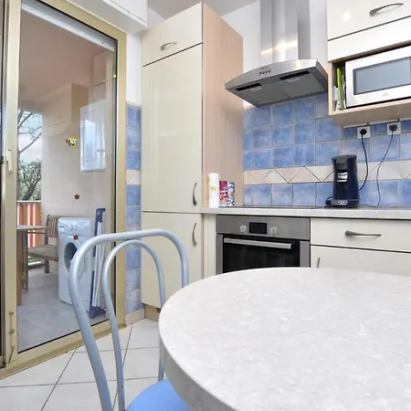 1 Bedroom Amazing In Apartment *